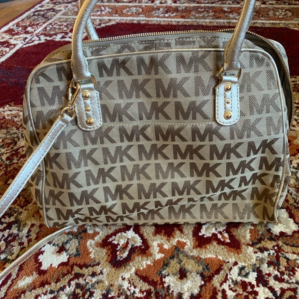 Michael Kors tan shoulder bag
